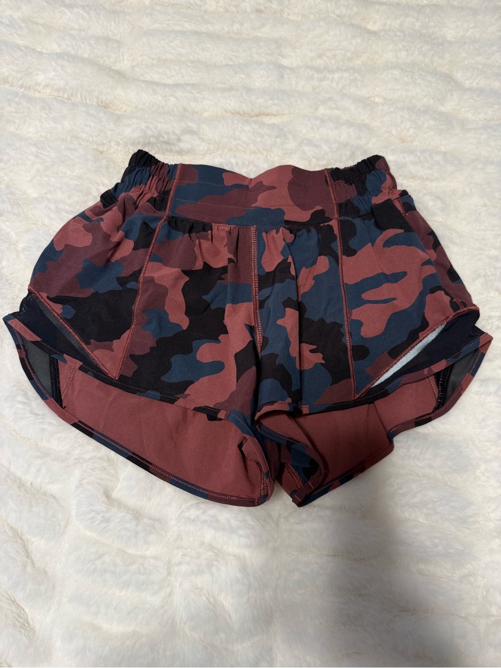 Lululemon Hotty Hot 2.5, Low Rise Shorts